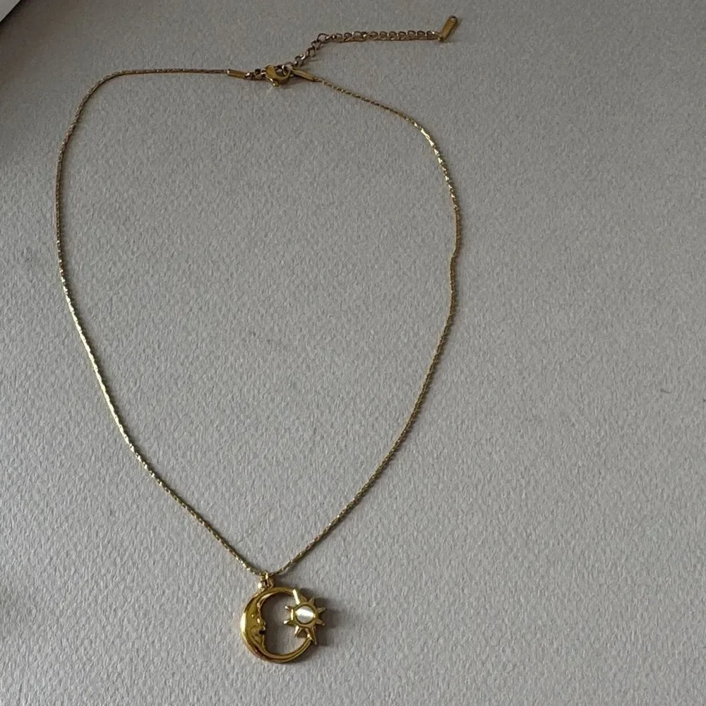Gold Moon & Sun necklace M666 - Picture 3 of 5
